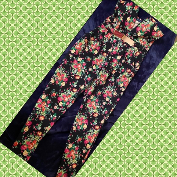 NEW floral jumpsuit - Picture 5 of 8